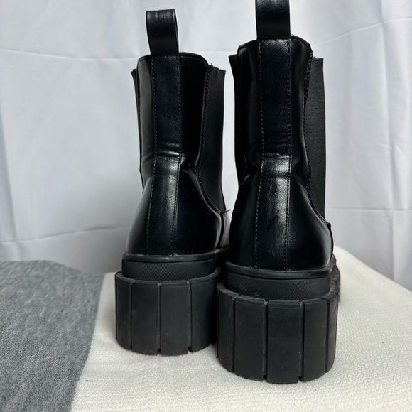 Truffle Collection Chunky Chelsey boots, black Sz 8 - Picture 3 of 6